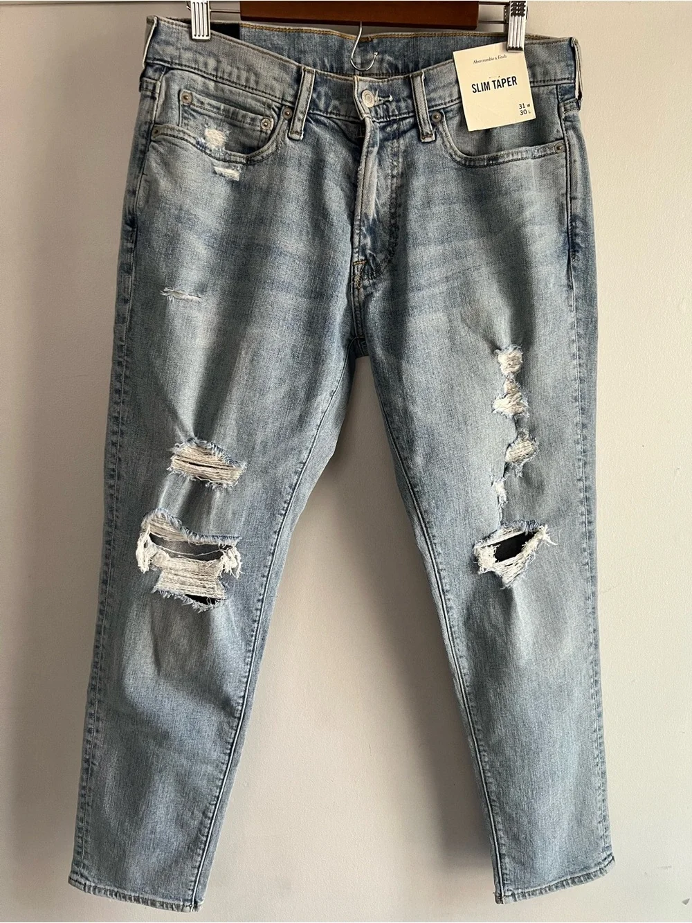 NWT Abercrombie & Fitch Slim Taper Jeans 31x30 Light Wash Distressed Stretch
